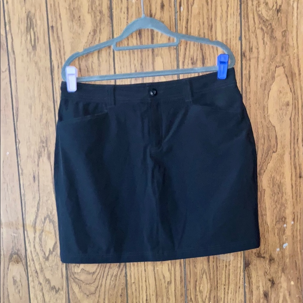 Eddie Bauer Women’s Black Skort Versatile and Comfortable Size 6